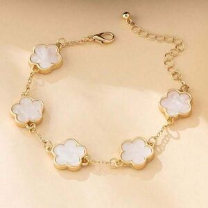 Elegant Gold and White Flower Bracelet
